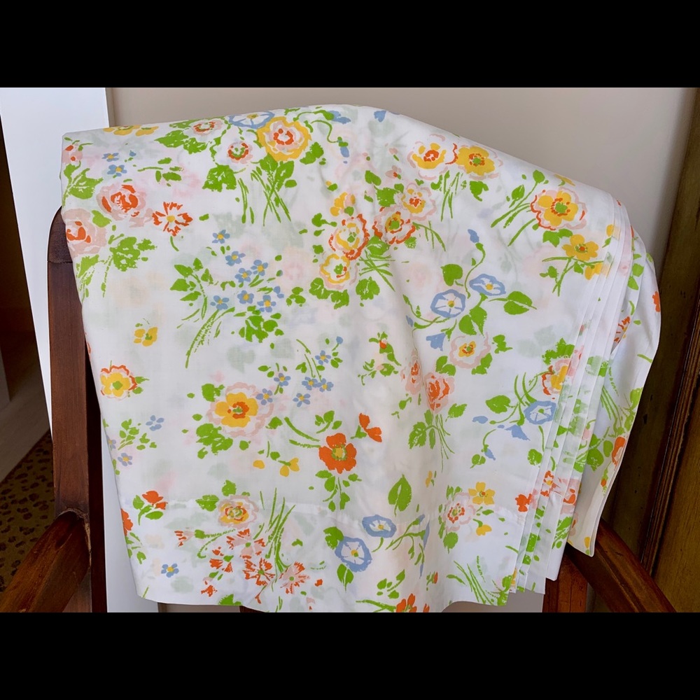 VINTAGE “NEW” TWIN SIZE SHEETS & PILLOW CASES